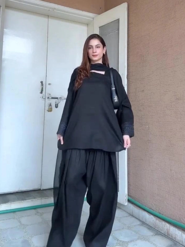Siyah Naz Farshi Shalwar Kameez Set